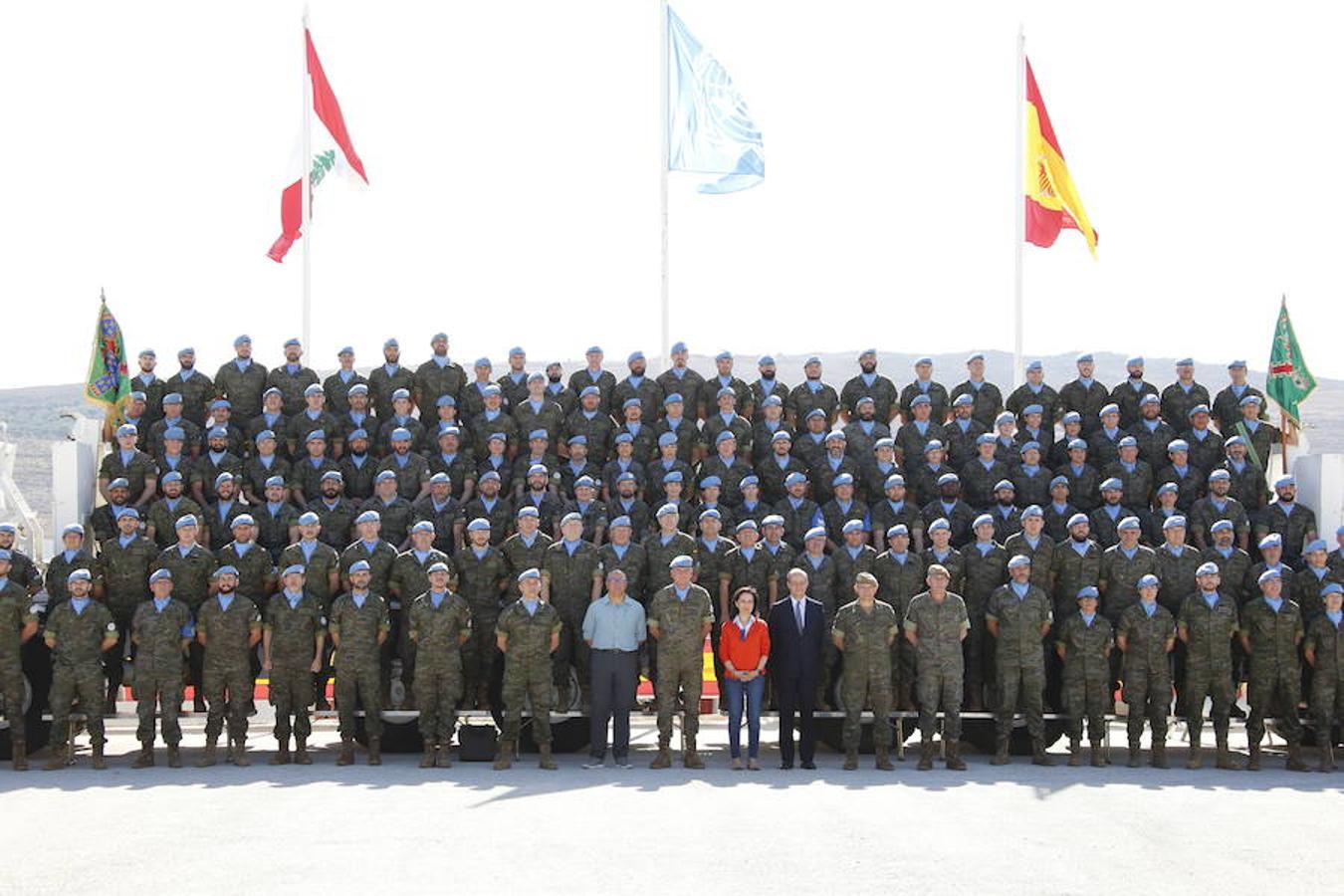 Margarita Robles visita dos puestos de vigilancia estratégicos claves dentro del despliegue de UNIFIL