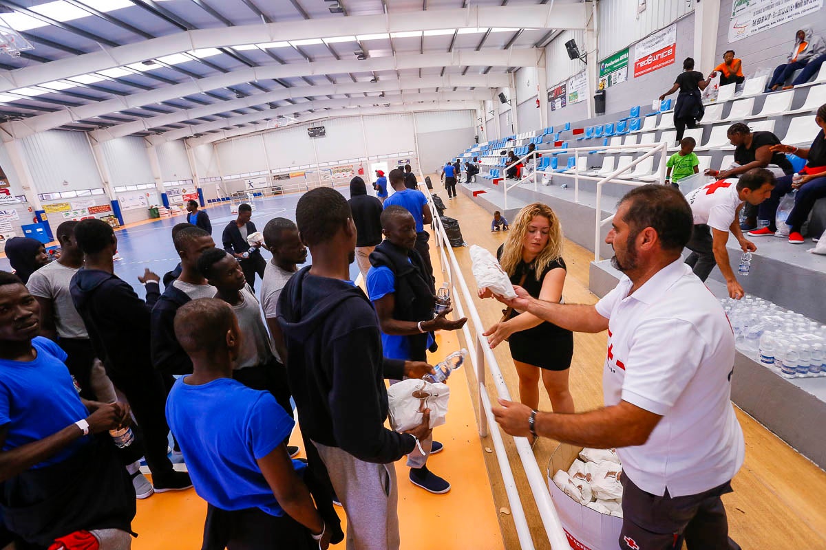 Las ONGS Cruz Roja, CEPAIM, CEAR y Mensajeros por la paz se van a hacer cargo de estas personas