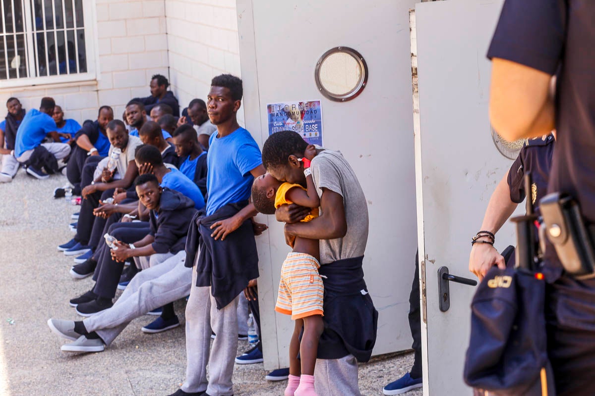 Las ONGS Cruz Roja, CEPAIM, CEAR y Mensajeros por la paz se van a hacer cargo de estas personas