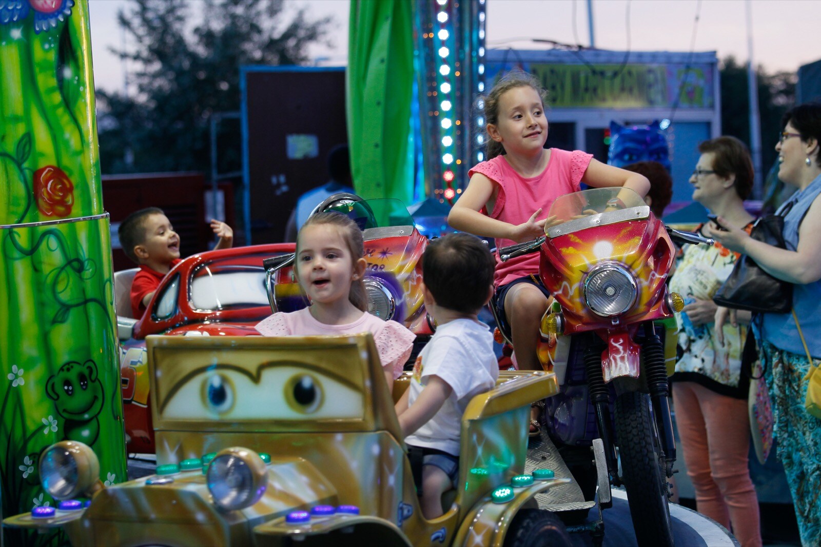 Encuéntrate en la galería de las fiestas de La Chana