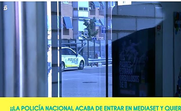 La Policía irrumpe en pleno directo de 'Sálvame' para buscar a un colaborador