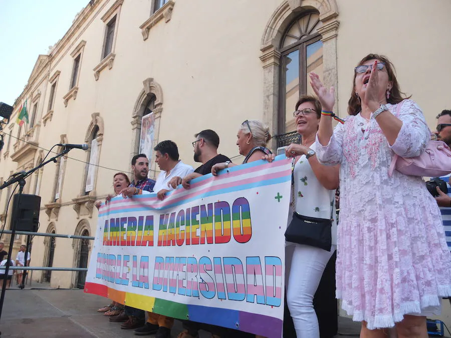 Más de un millar de personas participa de la movilización para visibilizar la diversidad LGTBI en un auténtico éxito de convocatoria