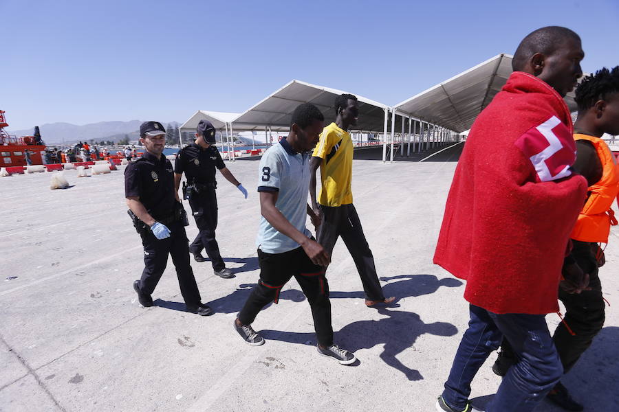 El dispositivo de búsqueda se inició a raíz de que, sobre las 8.10 horas, una ONG haya informado de la salida de esta embarcación desde la costa marroquí de Bouyafar