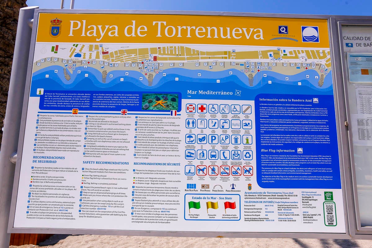 Torrenueva consigue cinco banderas Q de calidad por sus duchas adaptadas, baño social diario, reciclaje de basura y hasta pérgolas para ver los fantásticos atardeceres de la Costa Tropical. 