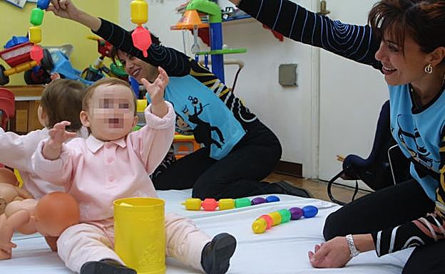 Los mellizos de Iglesias y Montero ponen el foco en la precariedad de la atención temprana