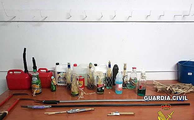 La Guardia Civil auxilia a un vecino de Huelma atrincherado en su casa con cócteles molotov