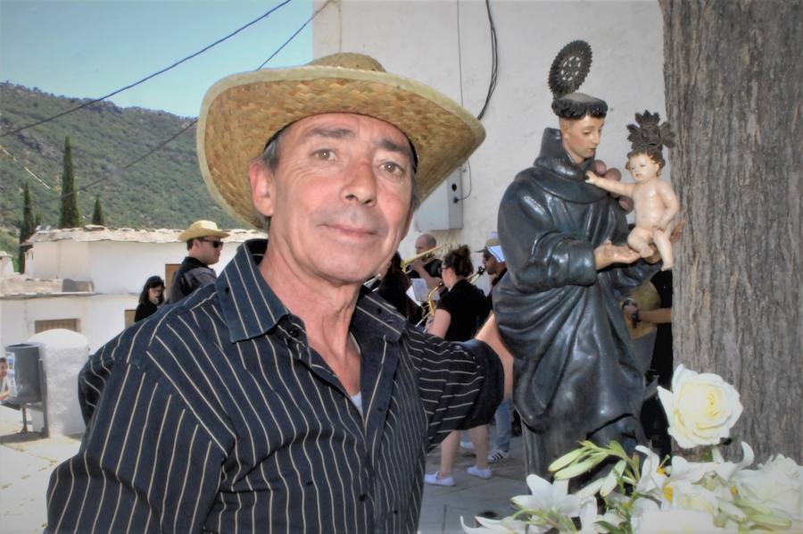 La Asociación 'Amigos de la Música' ha amenizado el festejo organizado por el sacerdote y colaborando el Ayuntamiento y los vecinos del municipio alpujarreño