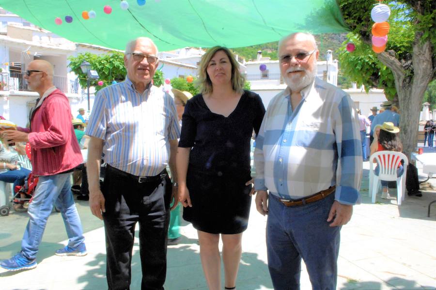 La Asociación 'Amigos de la Música' ha amenizado el festejo organizado por el sacerdote y colaborando el Ayuntamiento y los vecinos del municipio alpujarreño