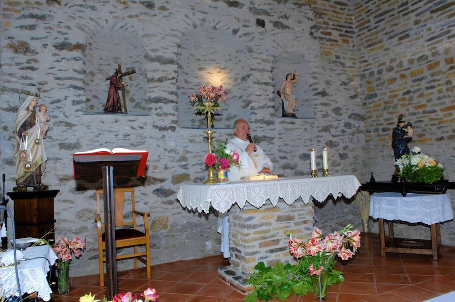 La Asociación 'Amigos de la Música' ha amenizado el festejo organizado por el sacerdote y colaborando el Ayuntamiento y los vecinos del municipio alpujarreño