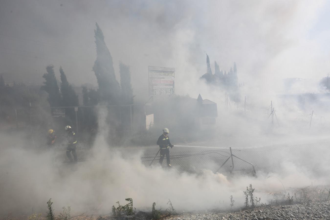 El fuego se ha producido cerca de la A-44 por lo que las llamas se han podido ver desde los vehículos que accedían o salían de la capital