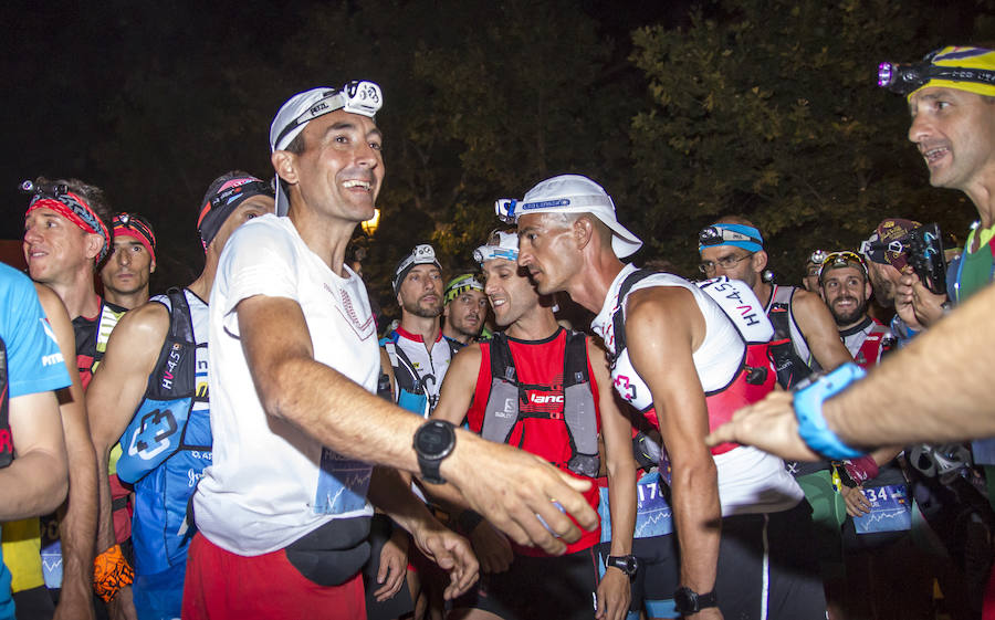 1300 corredores participan hoy en la quinta edición de la Ultra Sierra Nevada. A las diez de la noche se dio la salida en el Paseo del Salón a la modalidad urban y a las doce la de la distancia Ultra, de cien kilómetros. Tras pasar por el Albaicín, los corredores tienen por delante un recorrido que los llevará hasta la misma base del Veleta y finalmente a Pradollano. Está previsto que el vencedor llegue a meta en torno a las doce del medio día. 