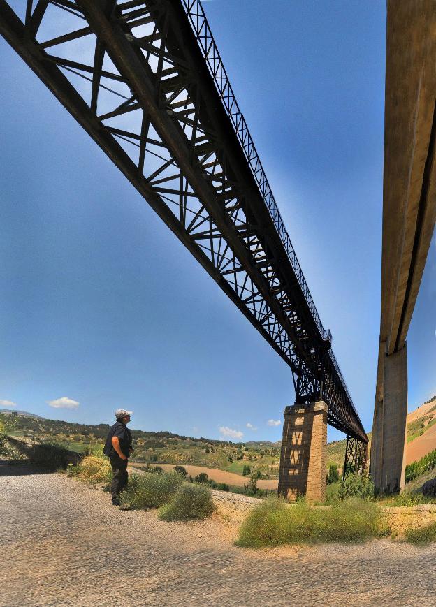 El Puente del Hacho, visto desde abajo. 