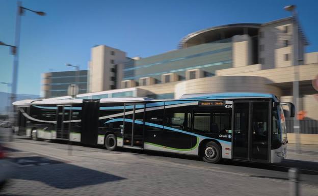 Los autobuses de la antigua LAC ya circulan en su nuevo recorrido por Granada