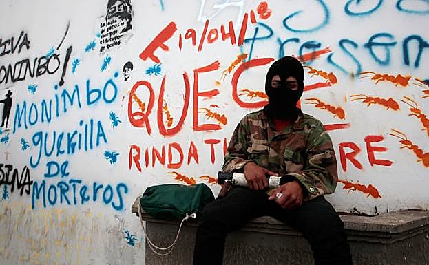 Uno de los opositores descansa. 