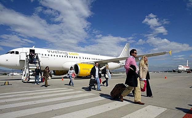 Nuevo retraso: el último vuelo a Barcelona saldrá de Granada pasada la medianoche