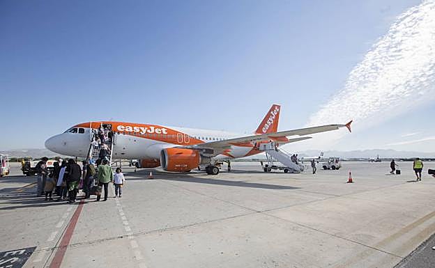 Un problema en el avión retrasa 5 horas el vuelo Londres-Granada de Easyjet