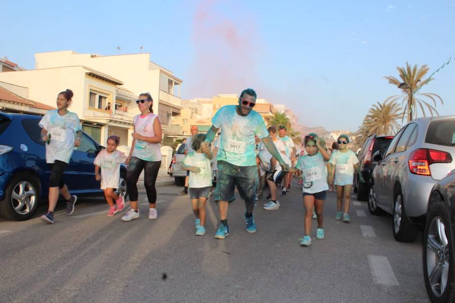 El anejo de Motril celebra la II Color Run; una combinación perfecta de fiesta y deporte