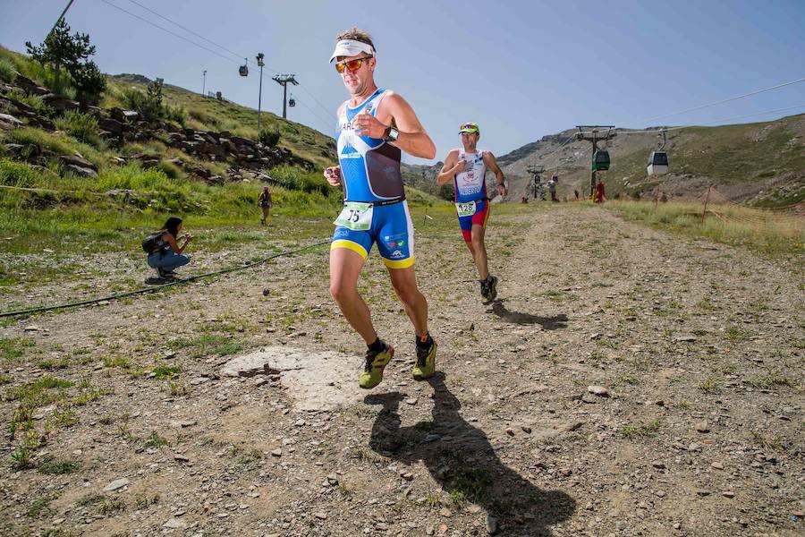 Las mejores imágenes de esta espectacular carrera entre Pradollano y La Hoya de la Mora.