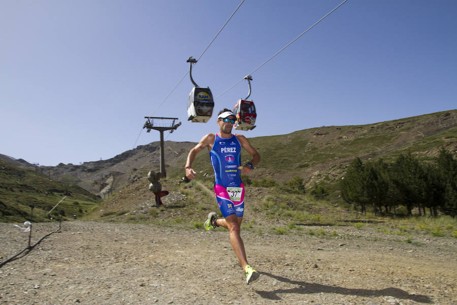 Las mejores imágenes de esta espectacular carrera entre Pradollano y La Hoya de la Mora.