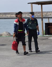 Imagen secundaria 2 - Continúa la oleada de pateras en Motril con cuatro embarcaciones y 111 inmigrantes