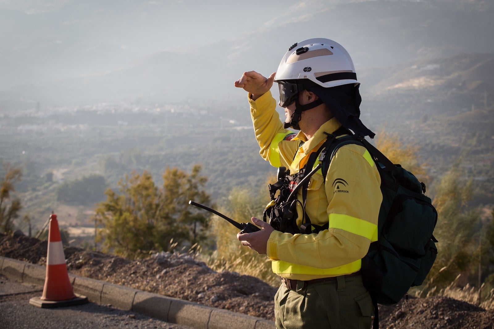 Sobrevolaron el Valle del Guadalfeo, se llevó a cabo una descarga de agua y vuelta a la base, donde esperaba el mecánico José Alonso para supervisar la aeronave y comprobar todos los parámetros