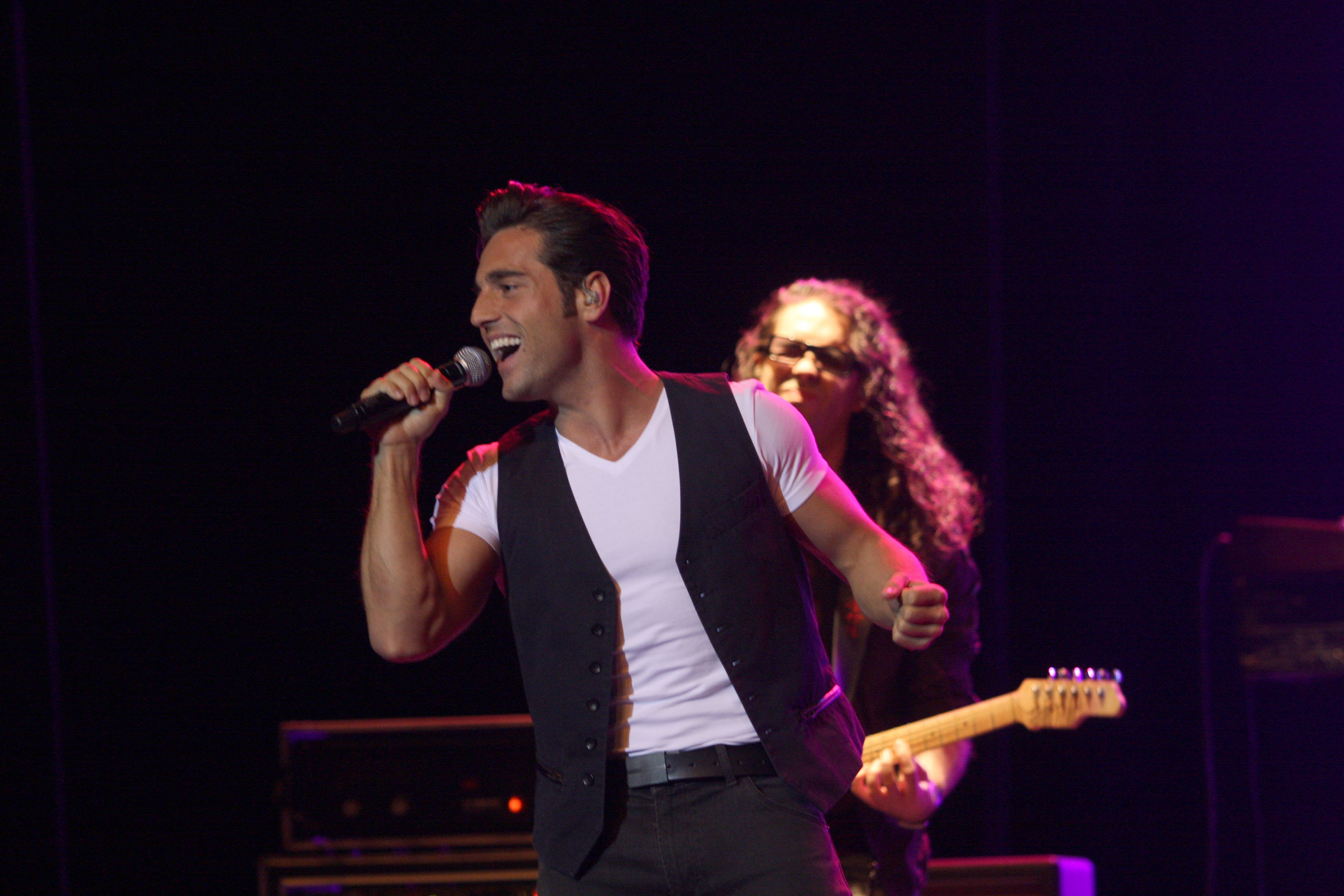 David Bustamante actúa en la ciudad con motivo de las fiestas patronales.