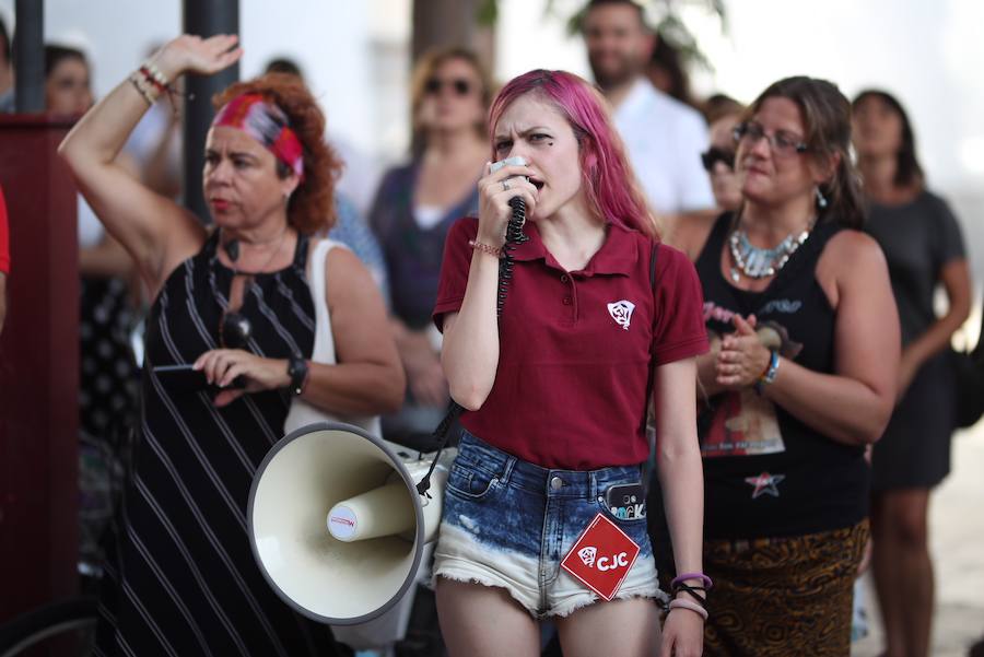 Así ha sido la concentración convocada para apoyar a Juan Rivas tras la sentencia que la condena a 5 años de prisión.