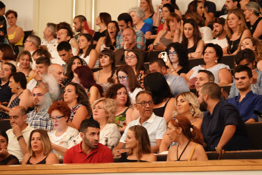 Diego 'El Cigala' demostró su poderío ante un auditorio Manuel de Falla abarrotado, como plato fuerte del Festival de la Guitarra de Granada