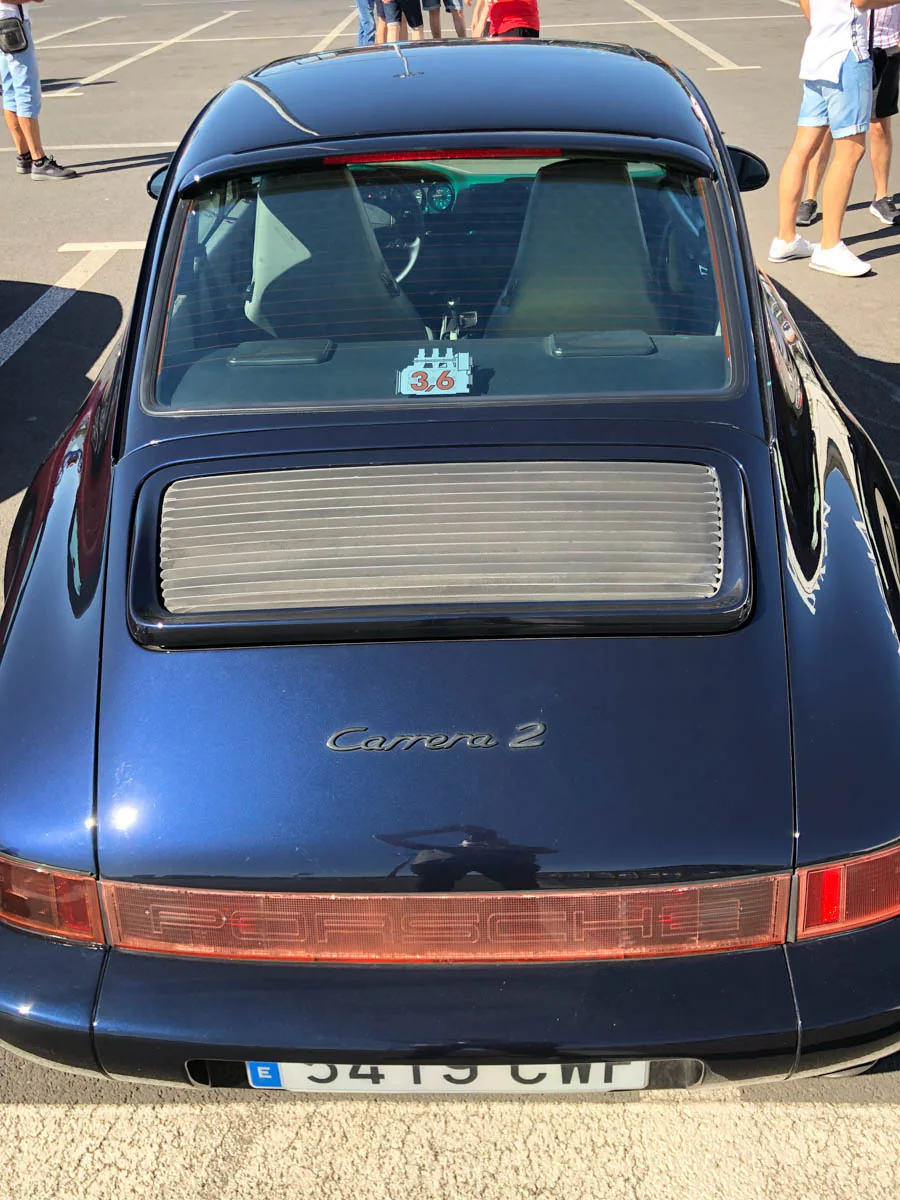 El CLub Porsche Granada se ha reunido este sábado en el Centro Comercial Nevada para mostrar sus vehículos a los amantes del motor de la ciudad