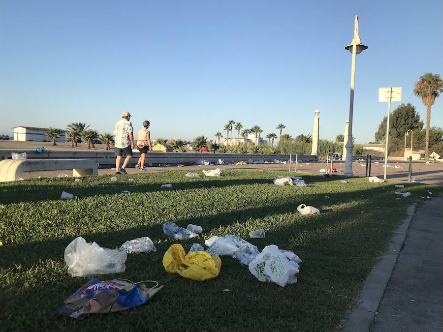 Cientos de jóvenes burlan la prohibición municipal y hacen un macrobotellón los sábados | El gobierno anuncia que la Policía «va a entrar a saco con multas» para erradicarlo