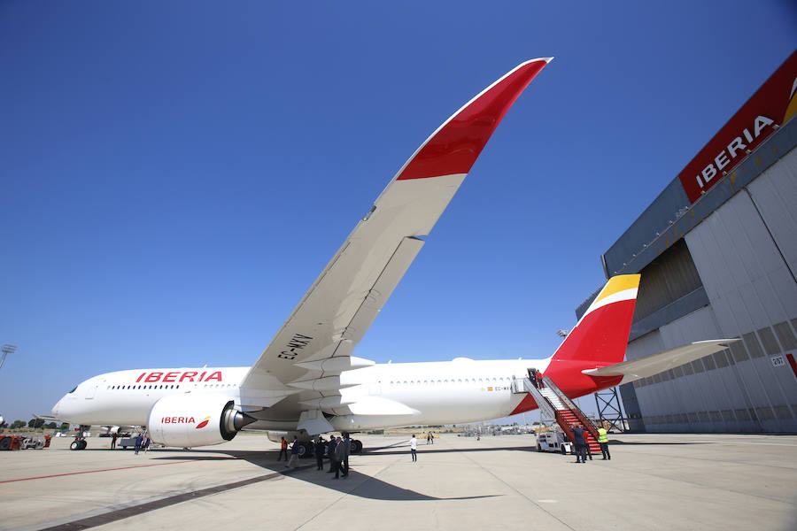 Iberia ha bautizado con el nombre 'Plácido Domingo' a su primer A350, un acto que ha contado con la presencia del tenor español que ha manifestado «una gran emoción» por este reconocimiento, que ha calificado de «privilegio».