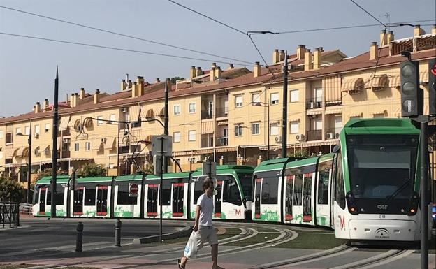 Remolcan hasta el taller un vagón del metro por una avería.