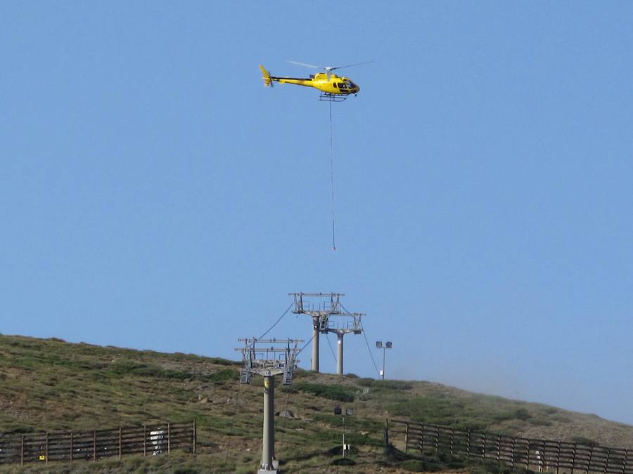 Instación de los balancines de las pilonas del telesilla Antonio Jara 