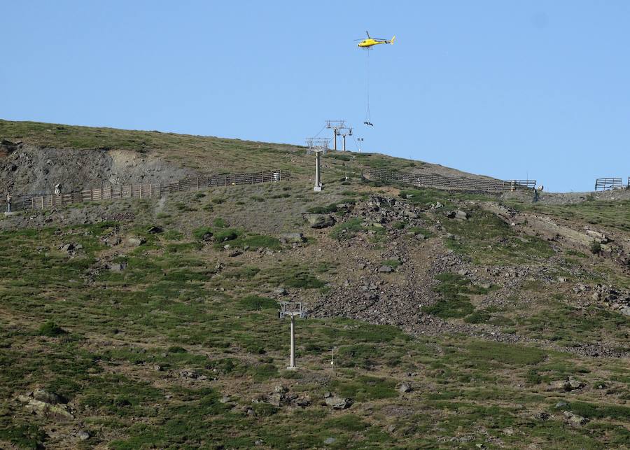 Instación de los balancines de las pilonas del telesilla Antonio Jara 
