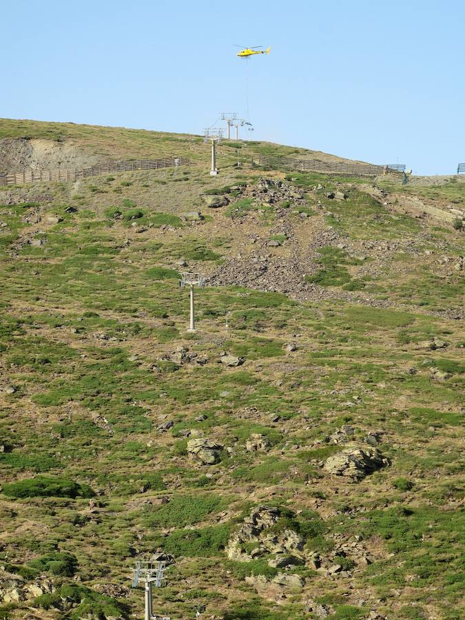 Instación de los balancines de las pilonas del telesilla Antonio Jara 