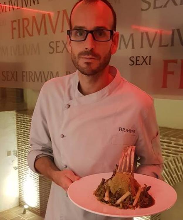 Cordero encamisado en hierbas mediterráneas sobre salsa romanescu, la propuesta del restaurante Firmvn