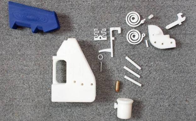 Partes de una pistola obtenida con una impresora 3D.