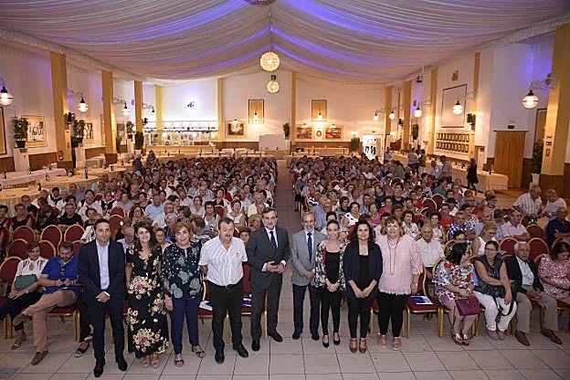 Diputado y alcaldes del Levante en un acto de los centros sociales desarrollado en Vera. 