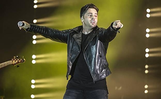 Apedrean a David Bustamante durante su concierto en Elche