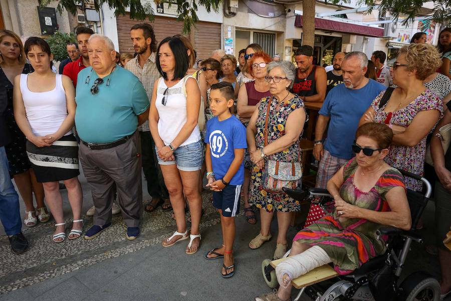La Guardia Civil ha detenido a un hombre de 39 años como presunto responsable de la muerte de una joven de 21 años con la que mantenía una relación sentimental y a la que abandonó junto a un centro sanitario con heridas por arma blanca que le han costado la vida