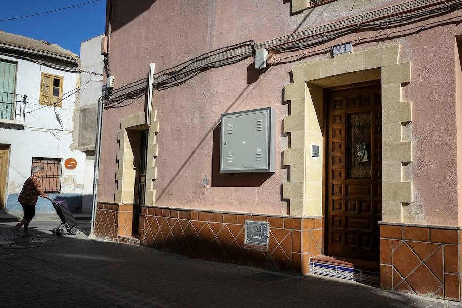 La Guardia Civil ha detenido a un hombre de 39 años como presunto responsable de la muerte de una joven de 21 años con la que mantenía una relación sentimental y a la que abandonó junto a un centro sanitario con heridas por arma blanca que le han costado la vida