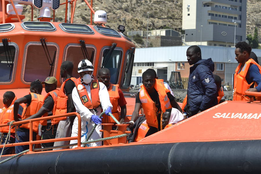 Ayer llegaron 95 personas en dos pateras que fueron atentidas en el Centro de Atención Temporal de Extranjeros
