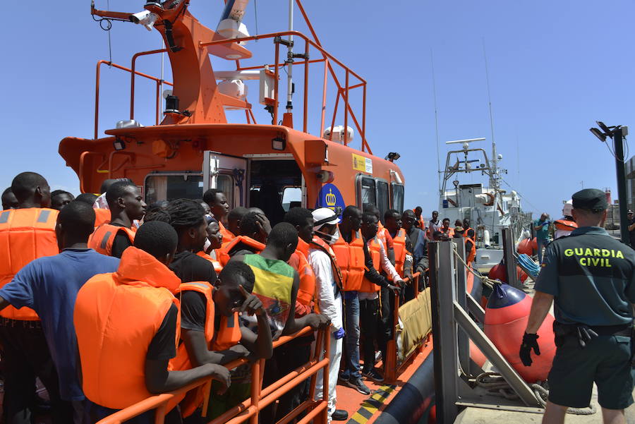 Ayer llegaron 95 personas en dos pateras que fueron atentidas en el Centro de Atención Temporal de Extranjeros