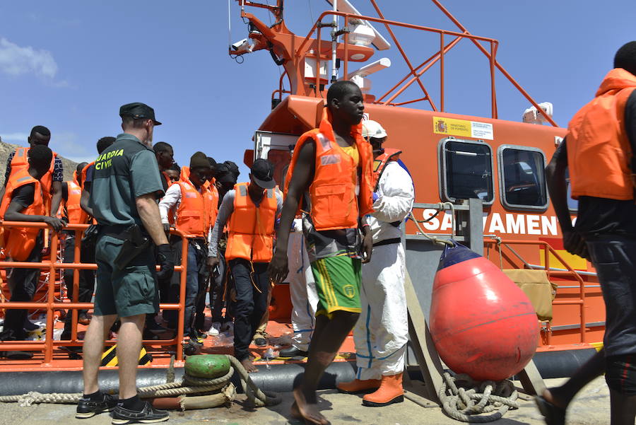 Ayer llegaron 95 personas en dos pateras que fueron atentidas en el Centro de Atención Temporal de Extranjeros