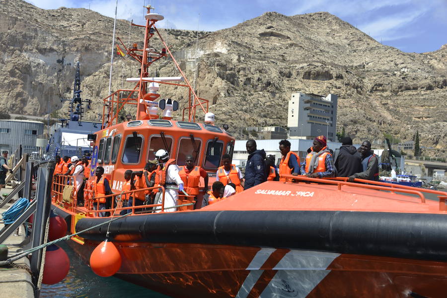 Ayer llegaron 95 personas en dos pateras que fueron atentidas en el Centro de Atención Temporal de Extranjeros