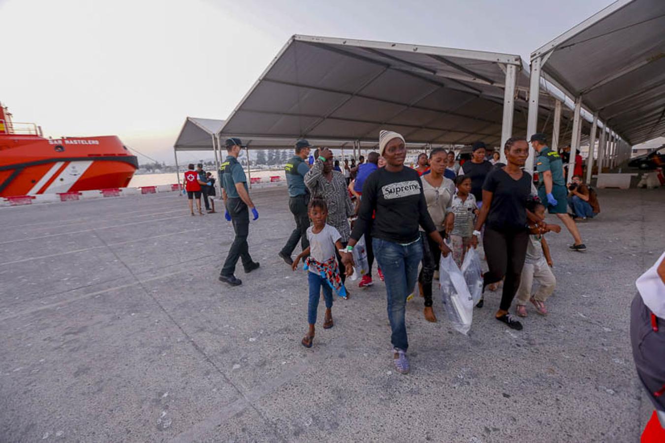 Entre ellos 50 mujeres y nueve niños de corta edad