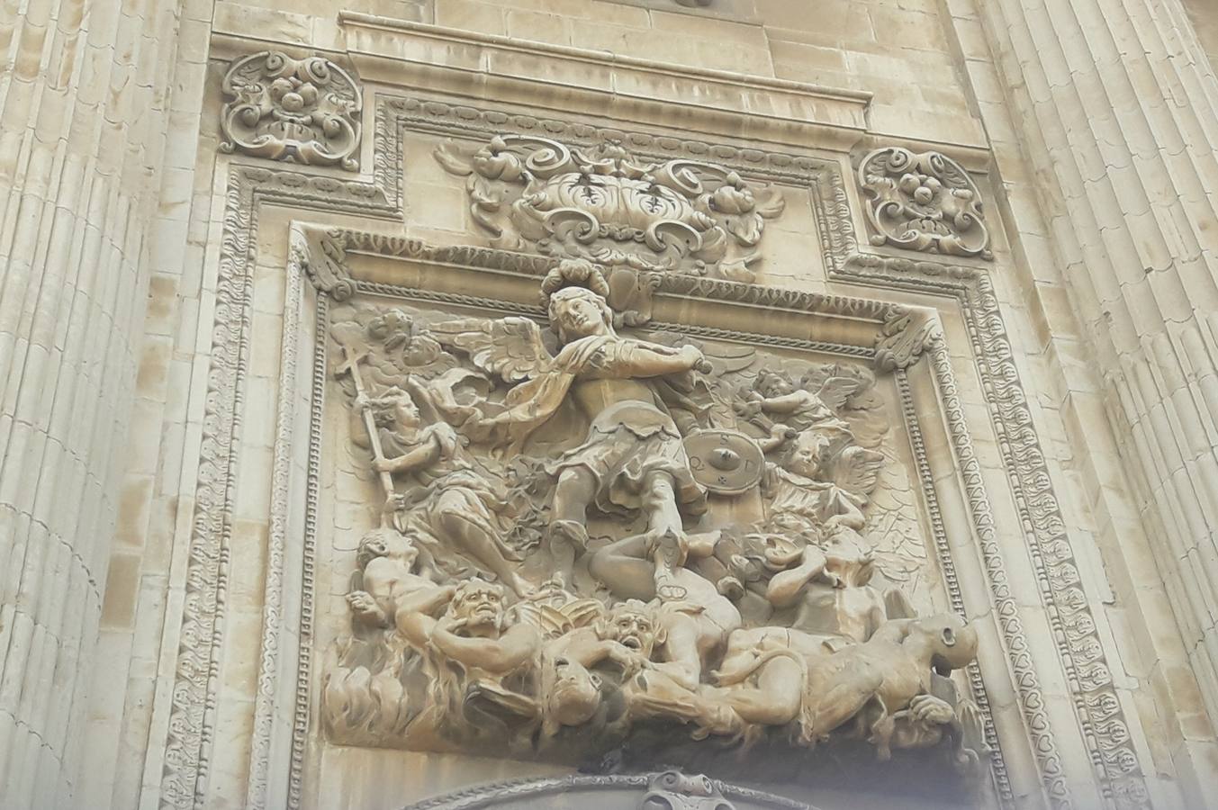 ¿Te habías dado cuenta de estos detalles de la fachada de la catedral? 
