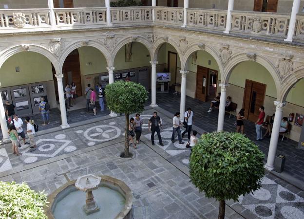 Ambiente durante los cursos en edición anterior en el Palacio de Jabalquinto, sede de la UNIA.