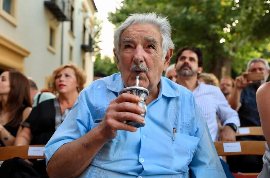 El expresidente de Uruguay ha recogido este premio que se le ha otorgado por representar la expresión «más genuina» de lo mejor del ser humano y de la política «hecha poesía»