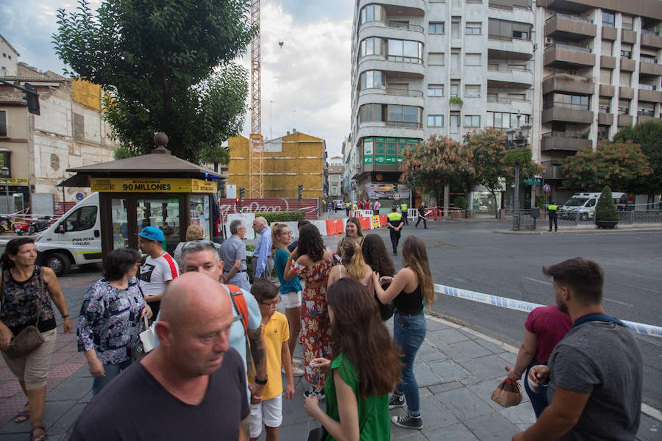 Fotos: Las imágenes de los dos edificios desalojados en Granada por riesgo de derrumbe en las obras del antiguo Hotel Montecarlo